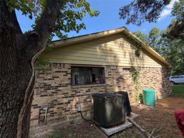 606 Pine Tree Road, Huntsville, TX 77320