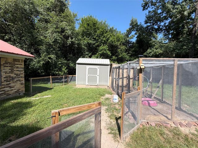 606 Pine Tree Road, Huntsville, TX 77320