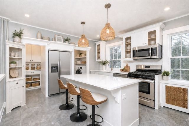 83 Union St, Rockland, MA 02370
