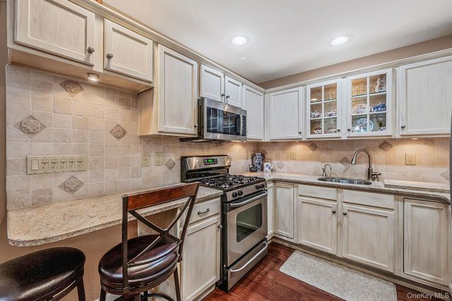 1130 Savoy Drive, Melville, NY 11747