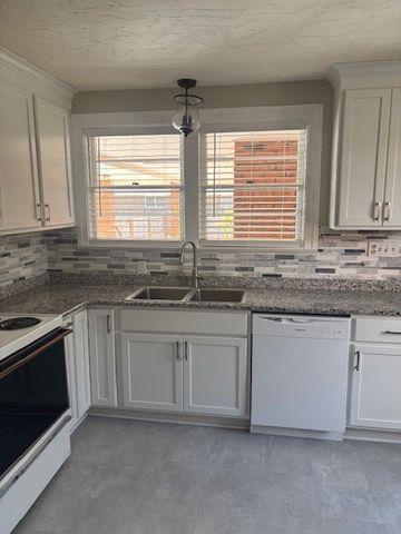 400 Winding Road, Dothan, AL 36301