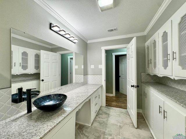 2305 Buccaneer Dr, Longview, TX 75604