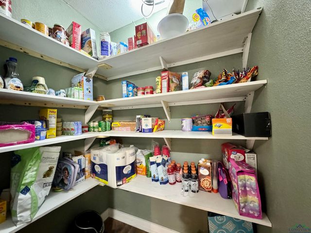 2305 Buccaneer Dr, Longview, TX 75604