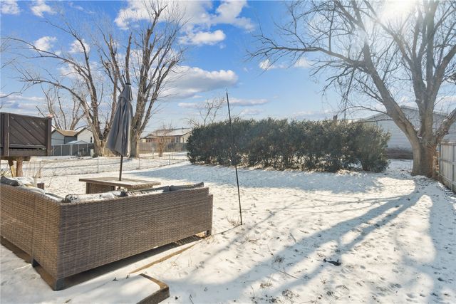 6319 Eastview Ave SW, Cedar Rapids, IA 52404