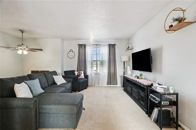 6319 Eastview Ave SW, Cedar Rapids, IA 52404