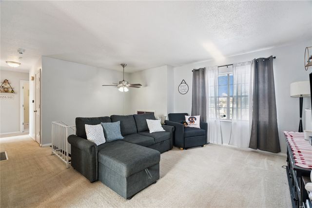 6319 Eastview Ave SW, Cedar Rapids, IA 52404