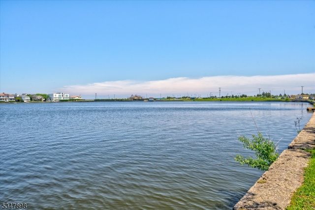 304 Deal Lake Dr 34, Asbury Park City, NJ 07712
