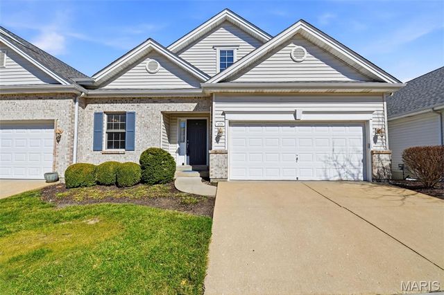 105 Worthington Circle 34, St Louis, MO 63128