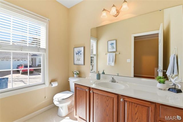 105 Worthington Circle 34, St Louis, MO 63128