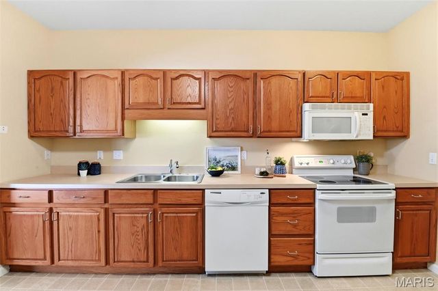 105 Worthington Circle 34, St Louis, MO 63128