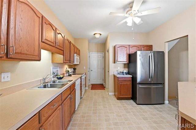 105 Worthington Circle 34, St Louis, MO 63128