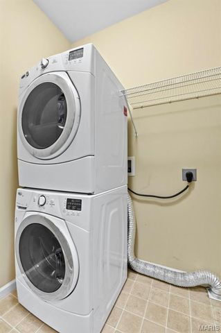 105 Worthington Circle 34, St Louis, MO 63128