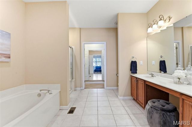 105 Worthington Circle 34, St Louis, MO 63128