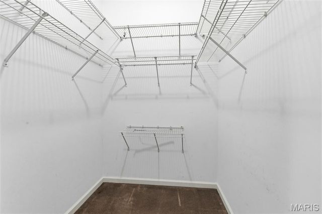 105 Worthington Circle 34, St Louis, MO 63128