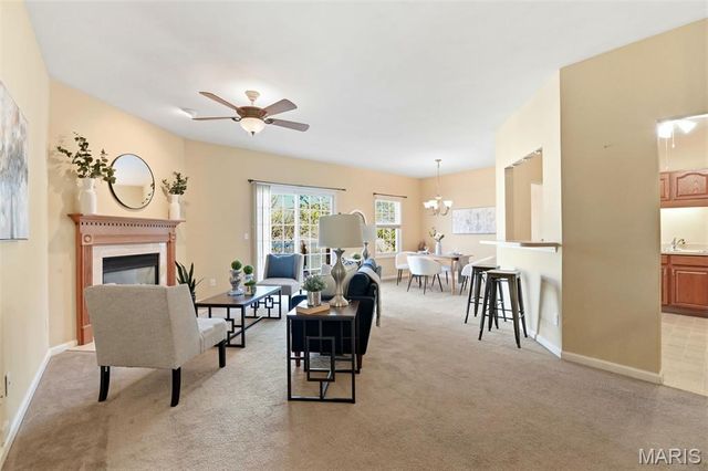 105 Worthington Circle 34, St Louis, MO 63128