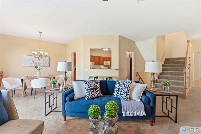 105 Worthington Circle 34, St Louis, MO 63128