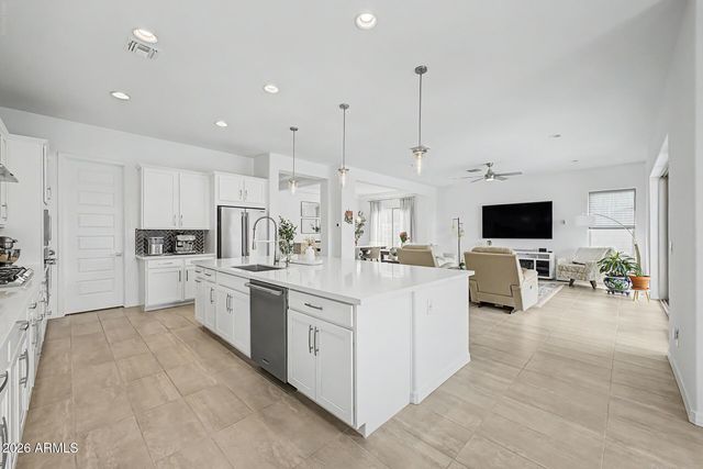 20266 W MULBERRY Drive, Buckeye, AZ 85396