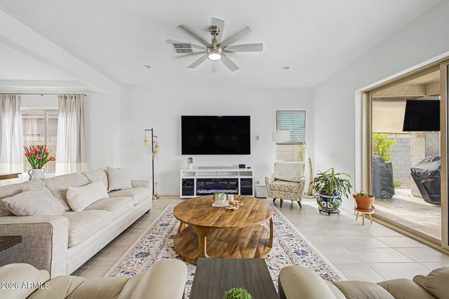 20266 W MULBERRY Drive, Buckeye, AZ 85396