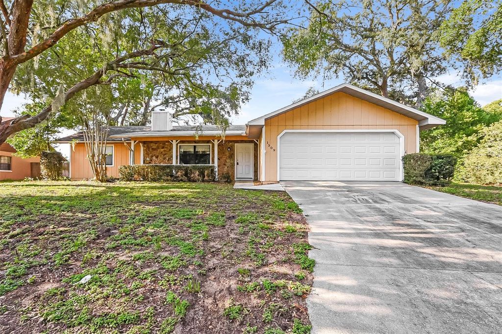 1309 COVE PLACE, Tavares, FL 32778