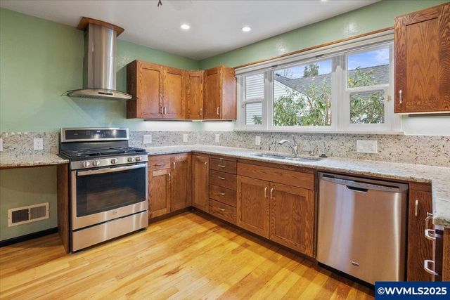 1725 24th St NE, Salem, OR 97301