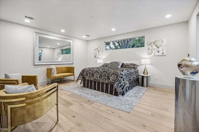 2129 Quenby Street, Houston, TX 77005
