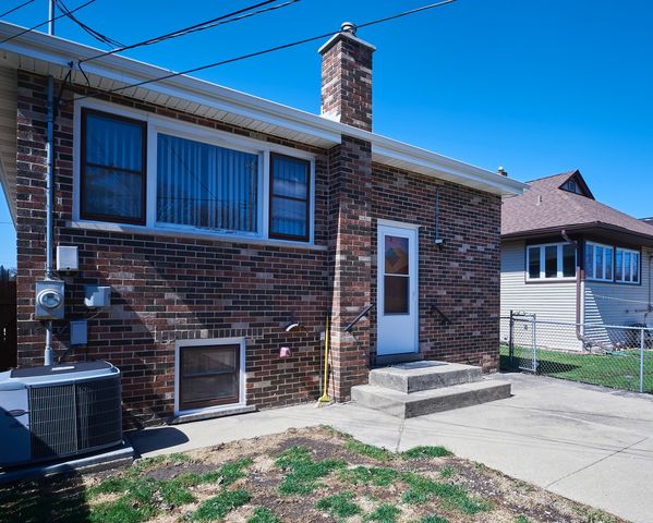 4043 N Wagner Avenue, Schiller Park, IL 60176