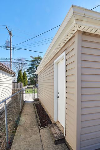 4043 N Wagner Avenue, Schiller Park, IL 60176