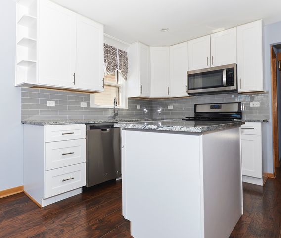 4043 N Wagner Avenue, Schiller Park, IL 60176