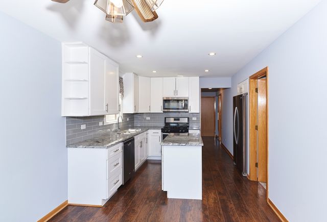 4043 N Wagner Avenue, Schiller Park, IL 60176