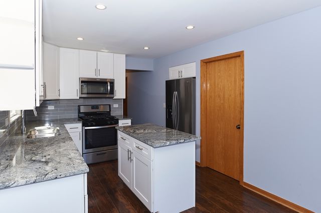 4043 N Wagner Avenue, Schiller Park, IL 60176