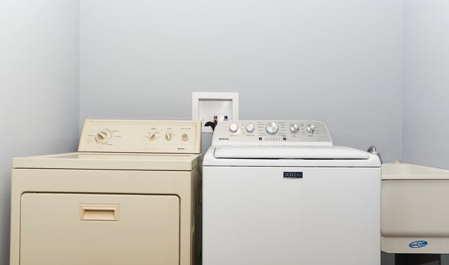 4043 N Wagner Avenue, Schiller Park, IL 60176