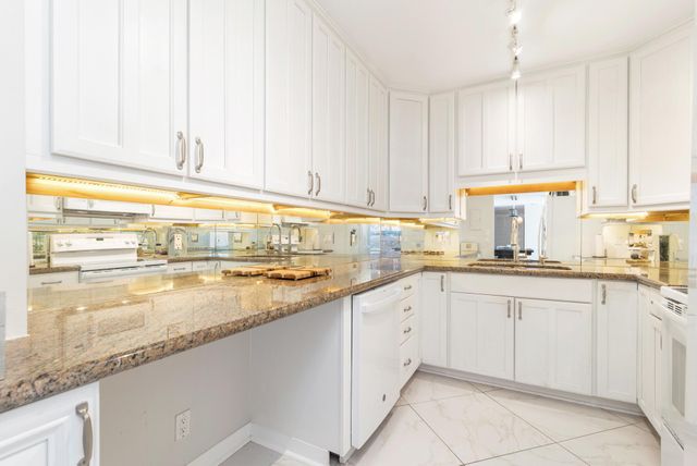 1801 S Flagler Drive 1604, West Palm Beach, FL 33401