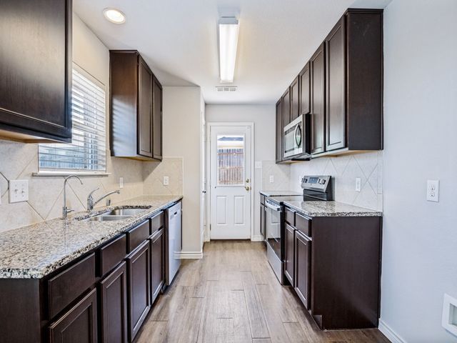 1603 Blue Jay Drive, Ennis, TX 75119