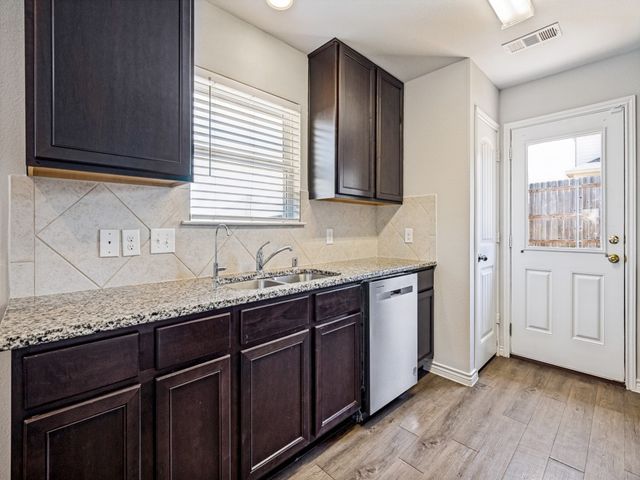 1603 Blue Jay Drive, Ennis, TX 75119