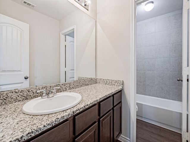 1603 Blue Jay Drive, Ennis, TX 75119