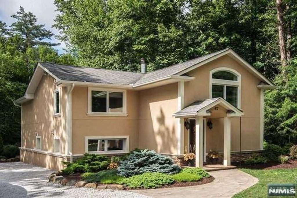 67 Hanover Road, West Milford, NJ 07421