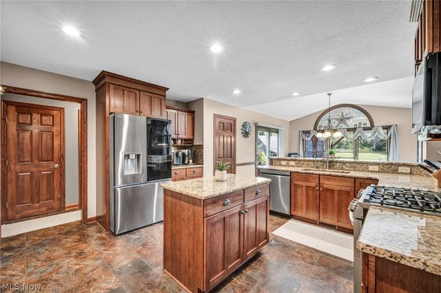 2473 Halle Drive, Medina, OH 44256