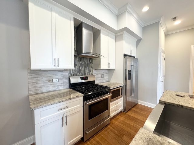 951 W Huron Street 402, Chicago, IL 60642