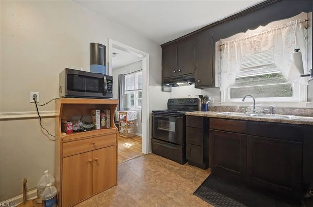 38 Garfield DR, Newport News, VA 23608