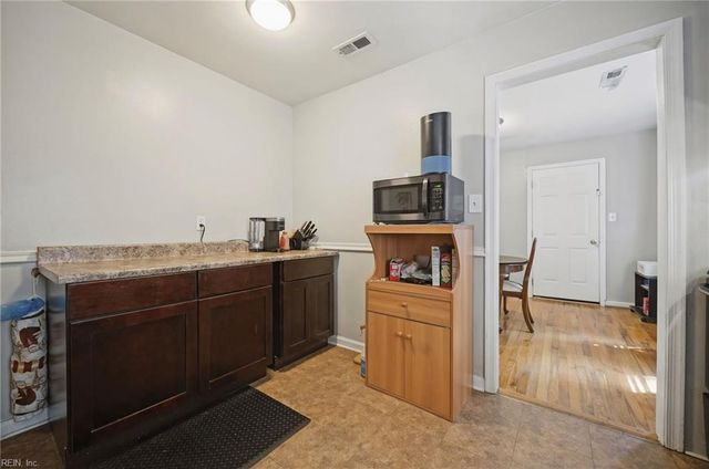 38 Garfield DR, Newport News, VA 23608