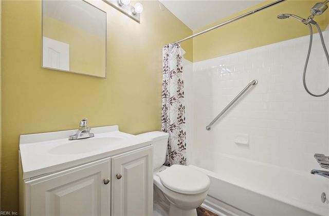 38 Garfield DR, Newport News, VA 23608