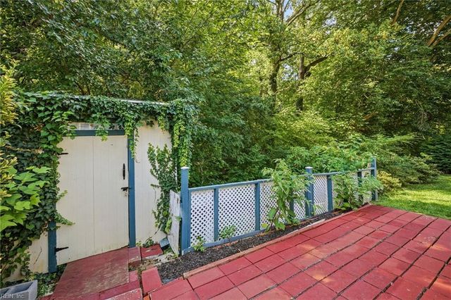 38 Garfield DR, Newport News, VA 23608