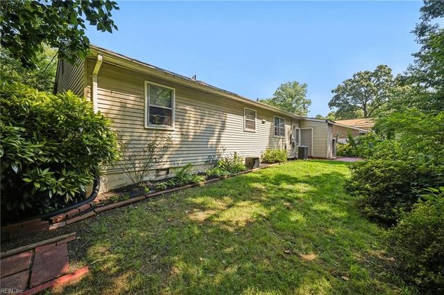38 Garfield DR, Newport News, VA 23608