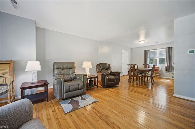 38 Garfield DR, Newport News, VA 23608