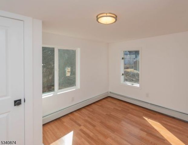 8 Brighton Ave, Andover Boro, NJ 07821