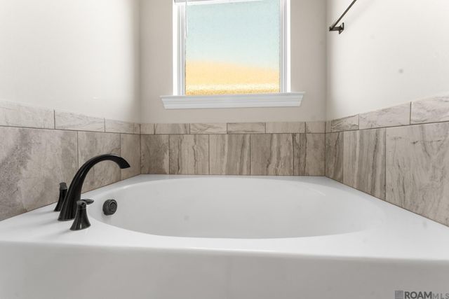 40205 Maddie Dr, Prairieville, LA 70769