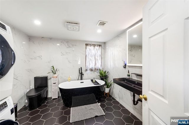 37 Harmon Street, Lincoln Park Borough, NJ 07035