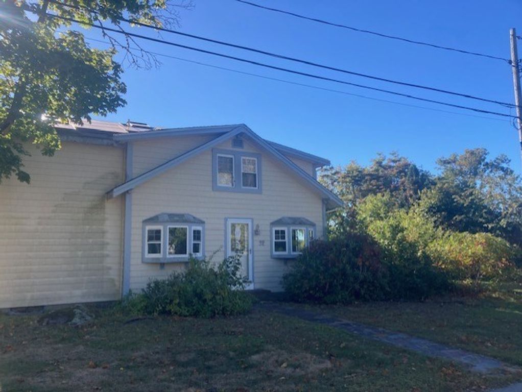 32 Chestnut St., Wareham, MA 02571