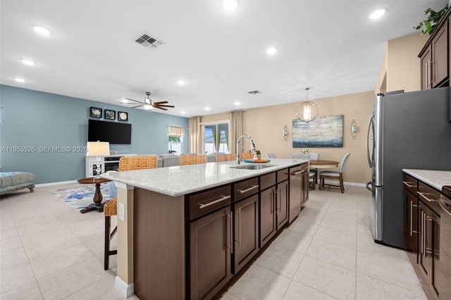 2213 SW 7th Place, Cape Coral, FL 33991