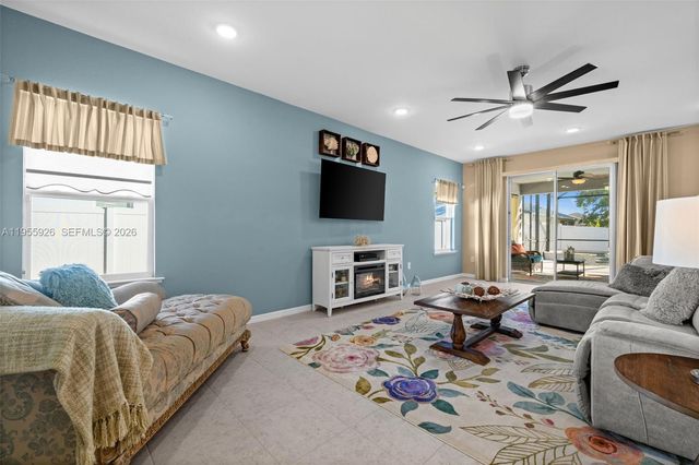 2213 SW 7th Place, Cape Coral, FL 33991